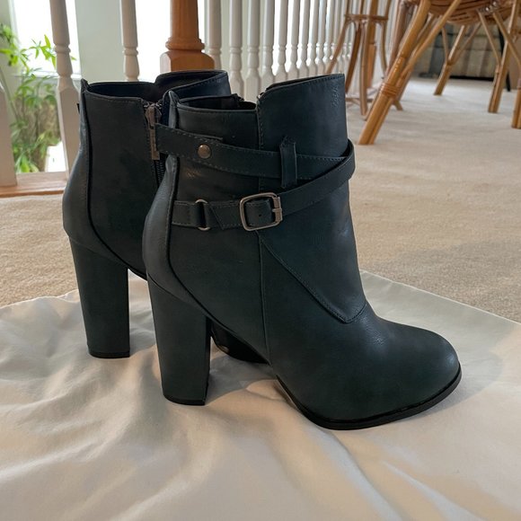 Gorgeous Dress Booties - Picture 1 of 9